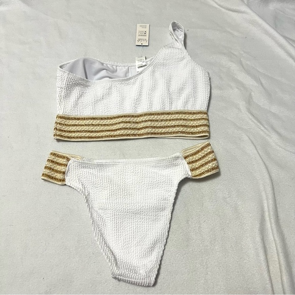 cupshe one shoulder metallic bikini set - Picture 4 of 7